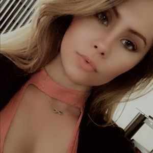 Meet your Posher, Alexis